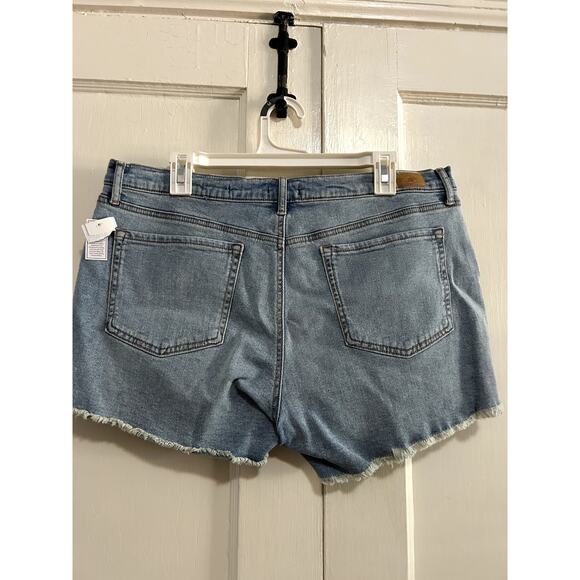 NWT Chi Mid Rise Short Distressed 3 inch Inseam Faded Denim - Picture 2 of 4